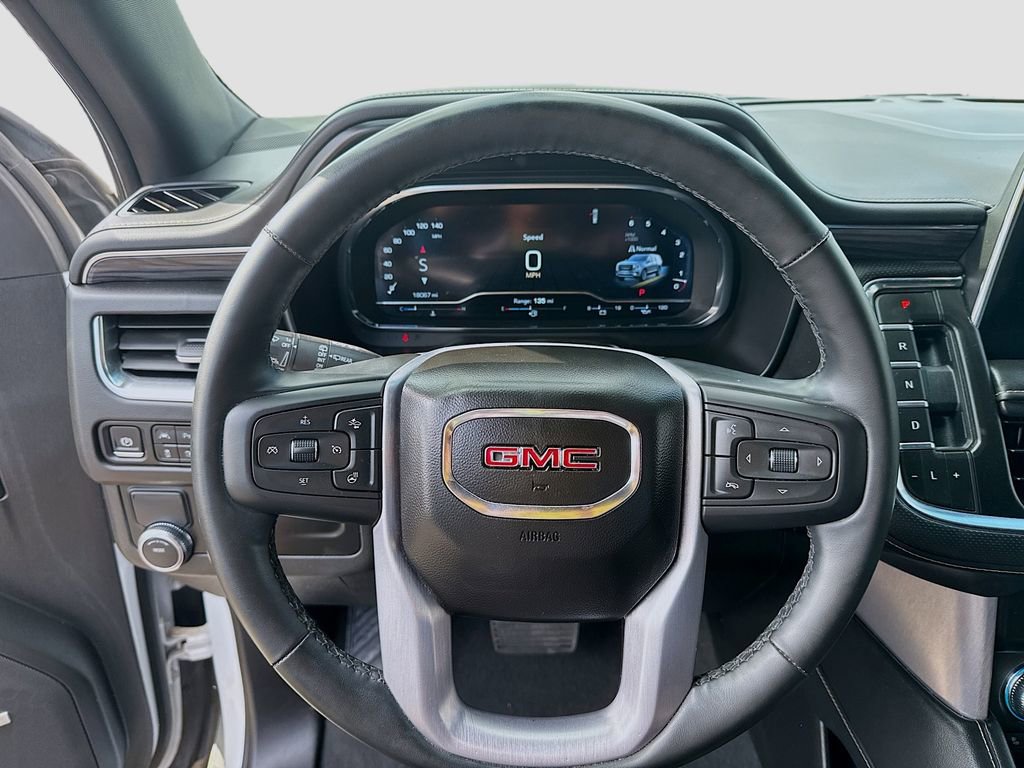 Used 2024 GMC Yukon XL SLT w/ SLT Luxury Package image 14
