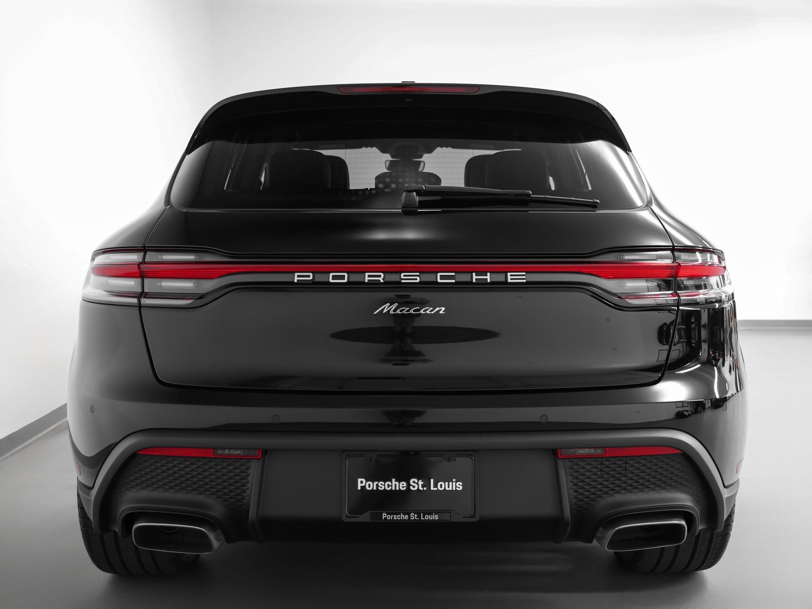 Certified 2025 Porsche Macan image 11