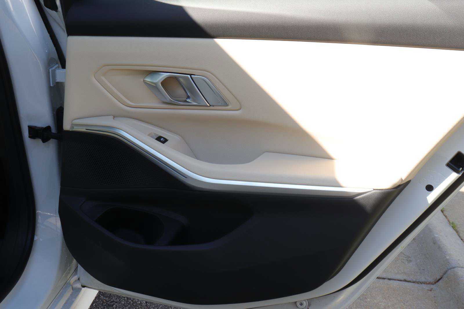 Used 2023 BMW 330i Sedan w/ Premium Package image 16