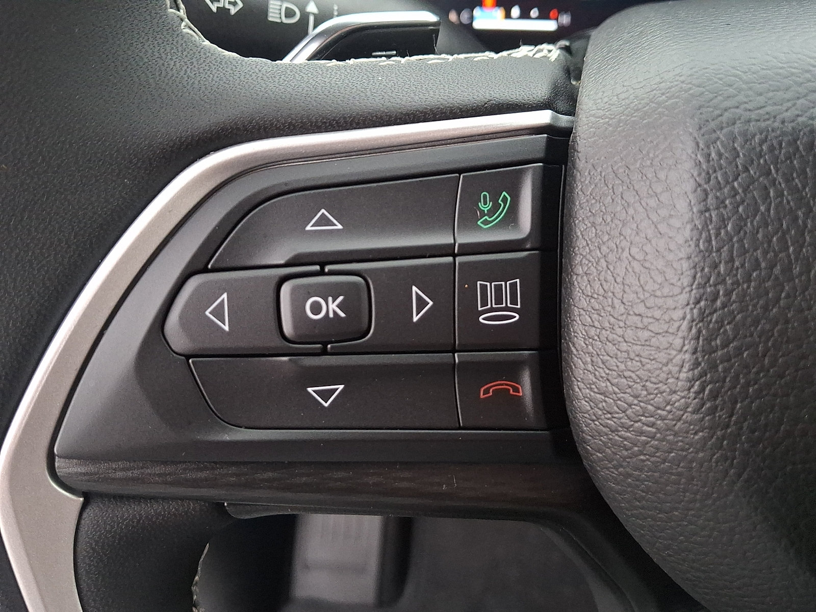 Used 2023 Jeep Grand Cherokee L Laredo w/ Luxury Tech Group I AWD/4WD image 21
