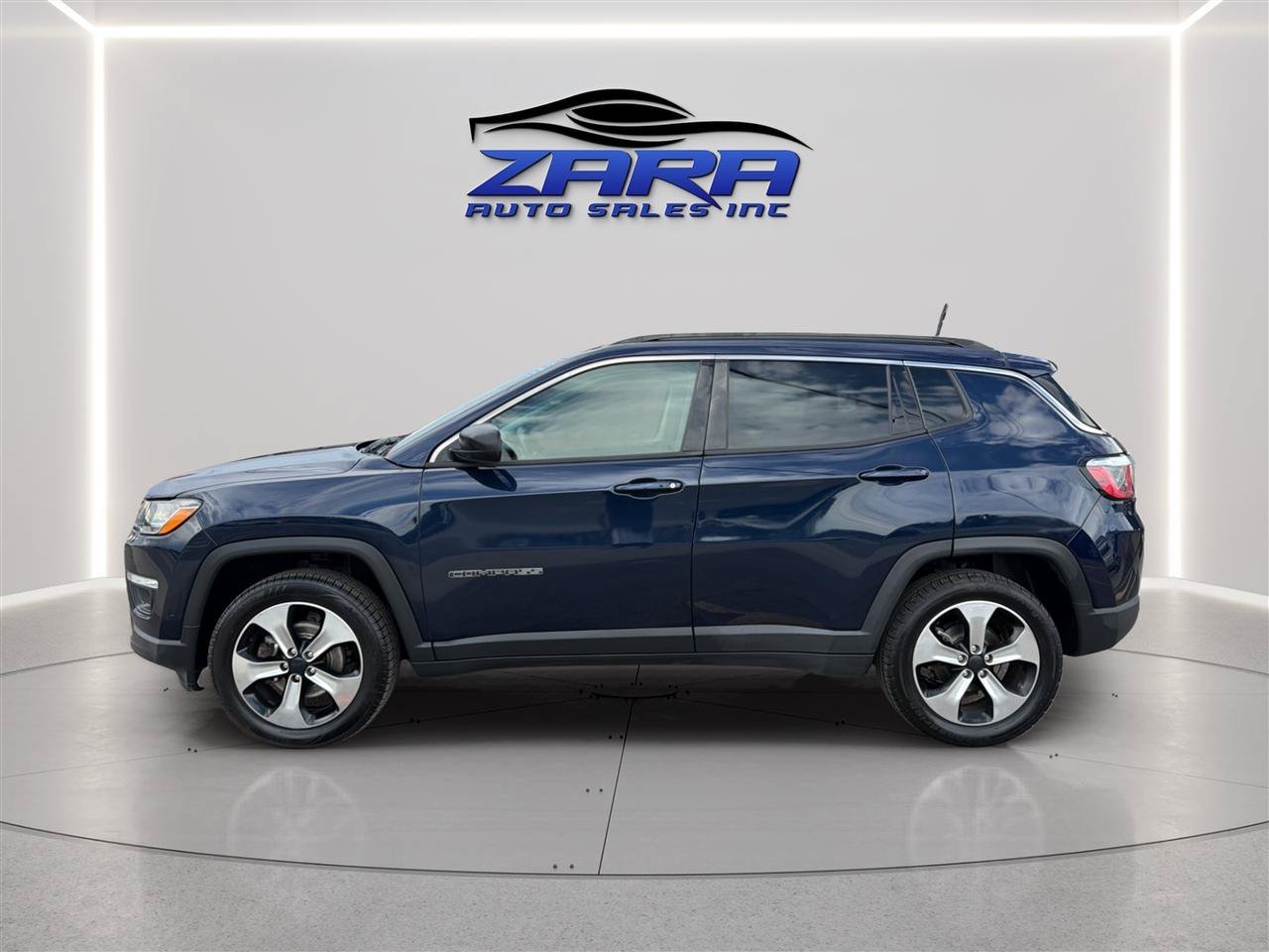 Used 2018 Jeep Compass Latitude w/ Cold Weather Group AWD/4WD image 4