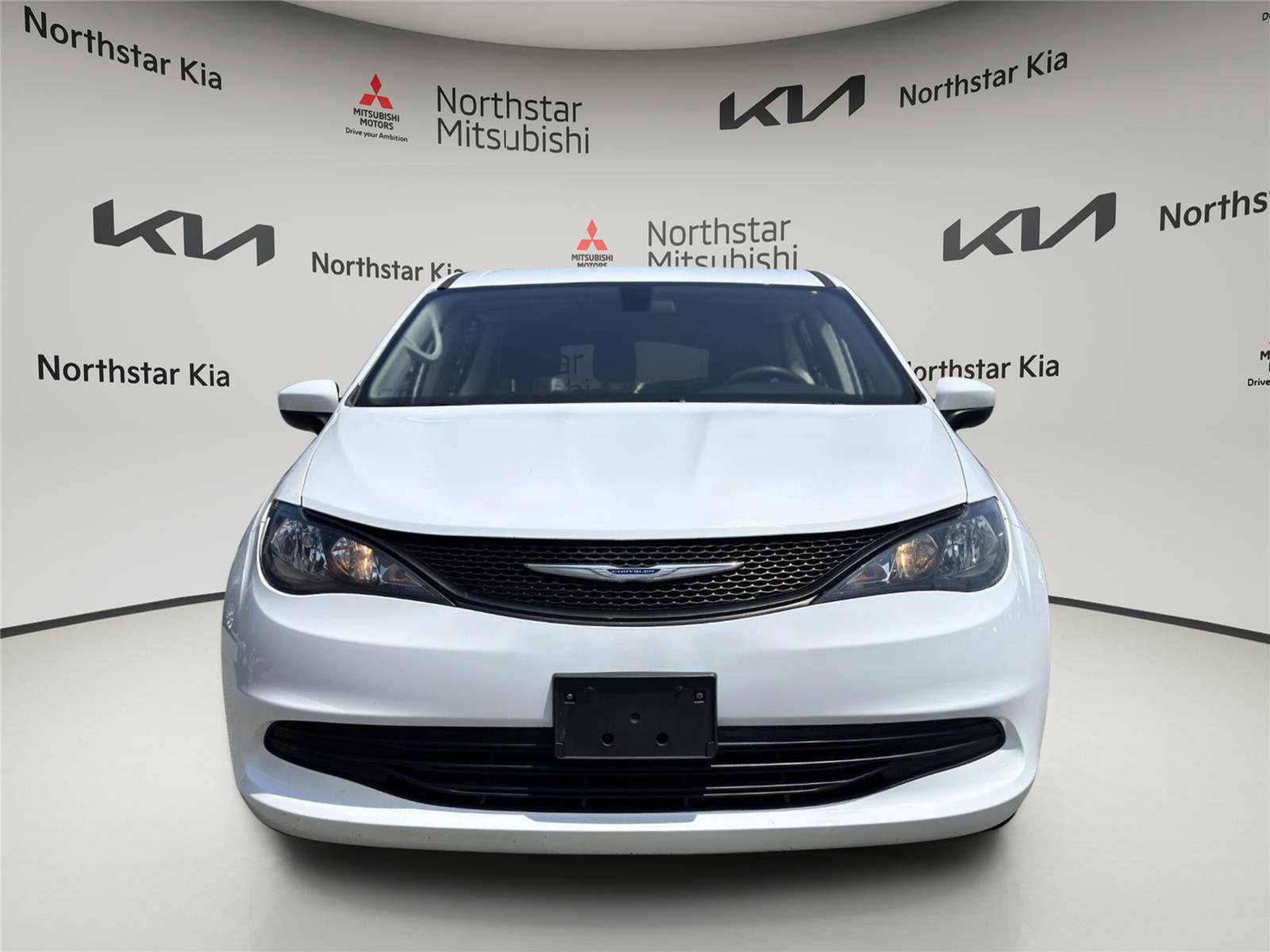 Used 2020 Chrysler Voyager L image 6