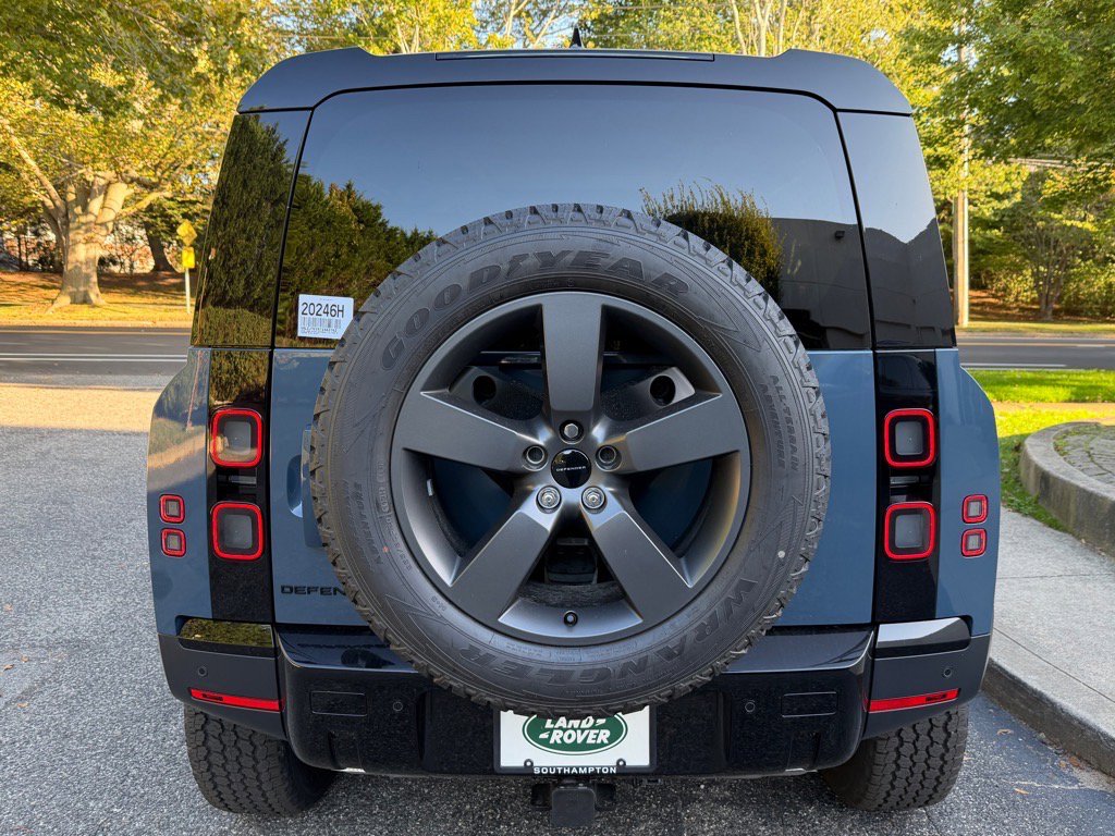 New 2026 Land Rover Defender 110 S image 4
