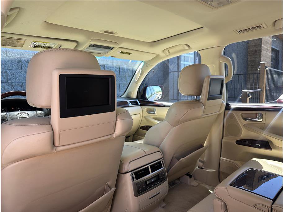 Used 2013 Lexus LX 570 4WD w/ Luxury Pkg image 20