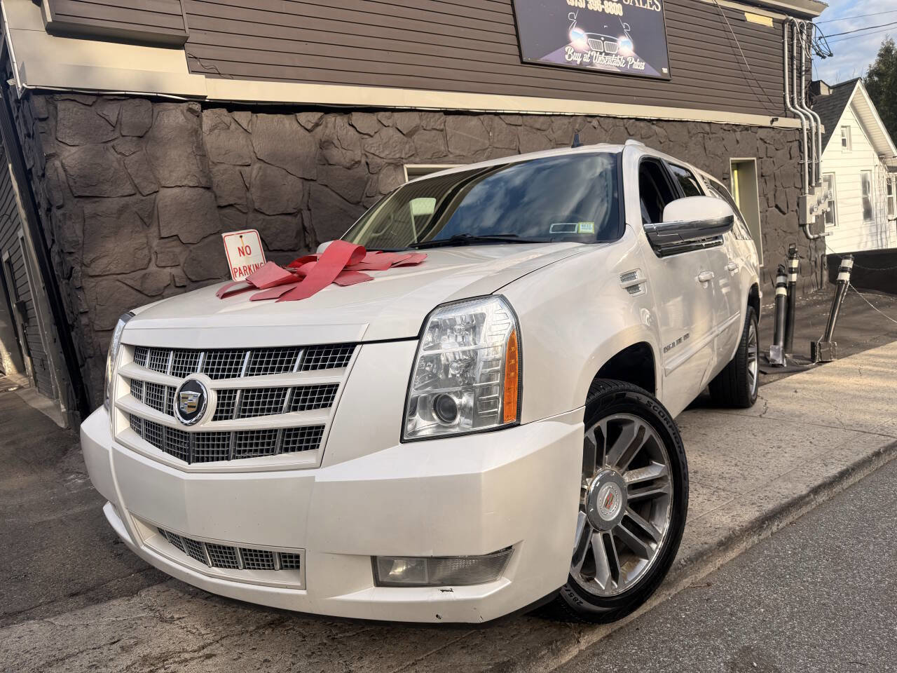 Used 2012 Cadillac Escalade ESV Premium AWD/4WD image 2
