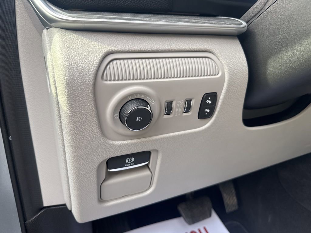 Used 2024 Jeep Wagoneer Series II AWD/4WD image 15