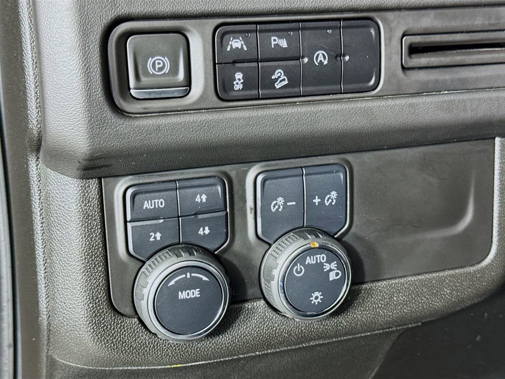 Used 2023 Chevrolet Suburban Z71 AWD/4WD image 18