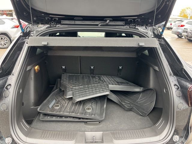 Used 2025 Chevrolet Trax RS w/ Sunroof Package image 29