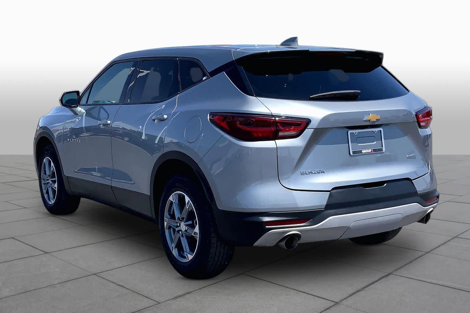 Used 2025 Chevrolet Blazer LT FWD image 12