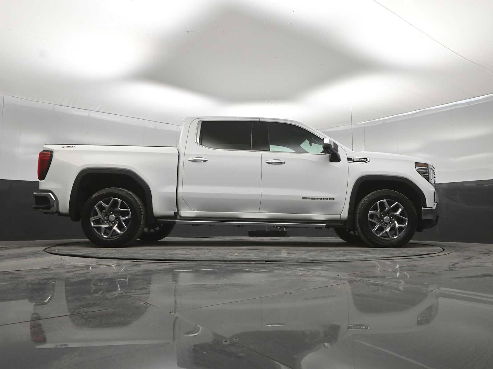 Used 2023 GMC Sierra 1500 SLT w/ SLT Premium Package AWD/4WD image 44