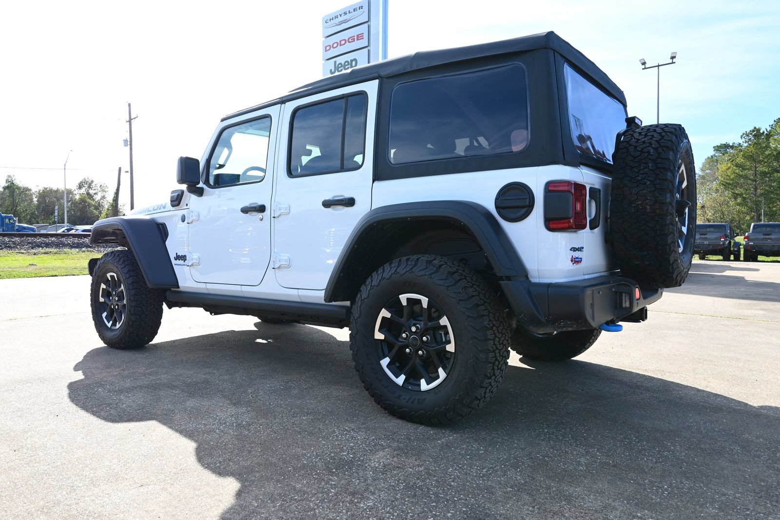 New 2025 Jeep Wrangler Unlimited Rubicon 4xe w/ Safety Group AWD/4WD image 2