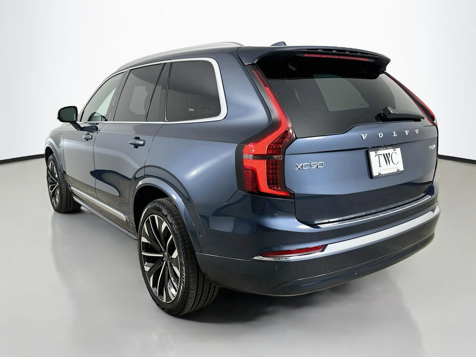 New 2026 Volvo XC90 T8 Plus w/ Protection Package Premier AWD/4WD image 7