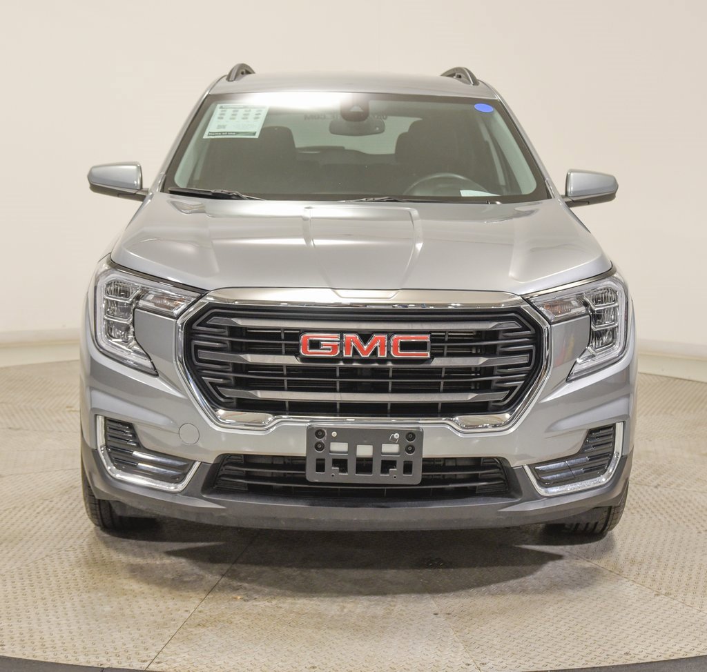 Used 2023 GMC Terrain SLE image 3