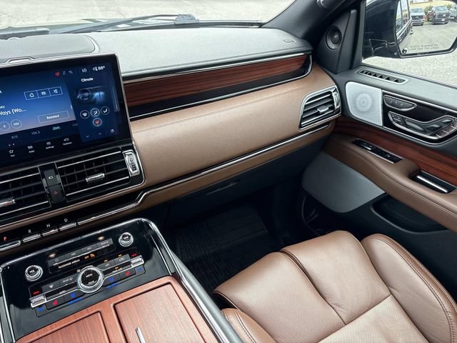 Certified 2024 Lincoln Navigator Reserve AWD/4WD image 15