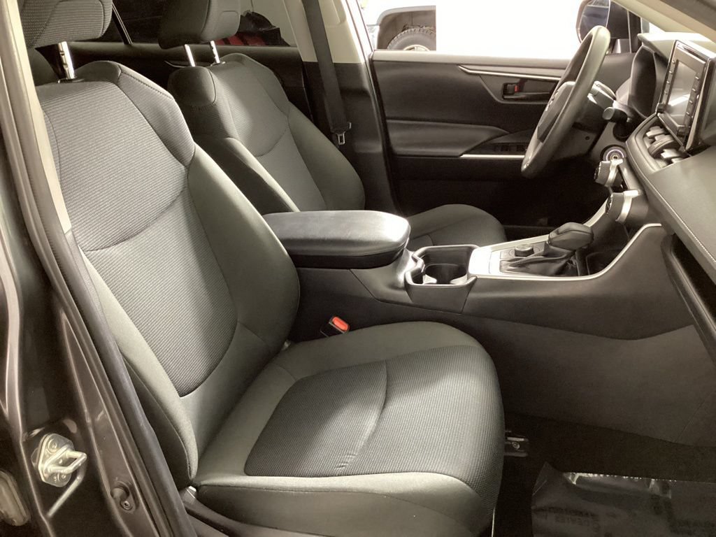 Used 2021 Toyota RAV4 LE AWD/4WD image 20