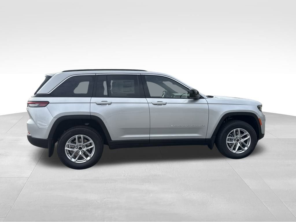 New 2025 Jeep Grand Cherokee Laredo X w/ Trailer Tow Package image 10