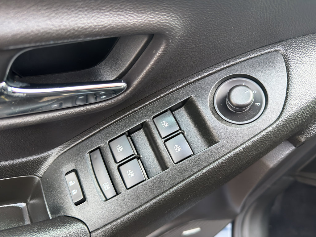 Used 2019 Chevrolet Trax LT w/ Sun & Sound Package image 12