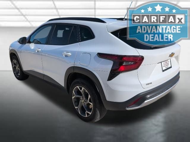 Used 2025 Chevrolet Trax LT image 2