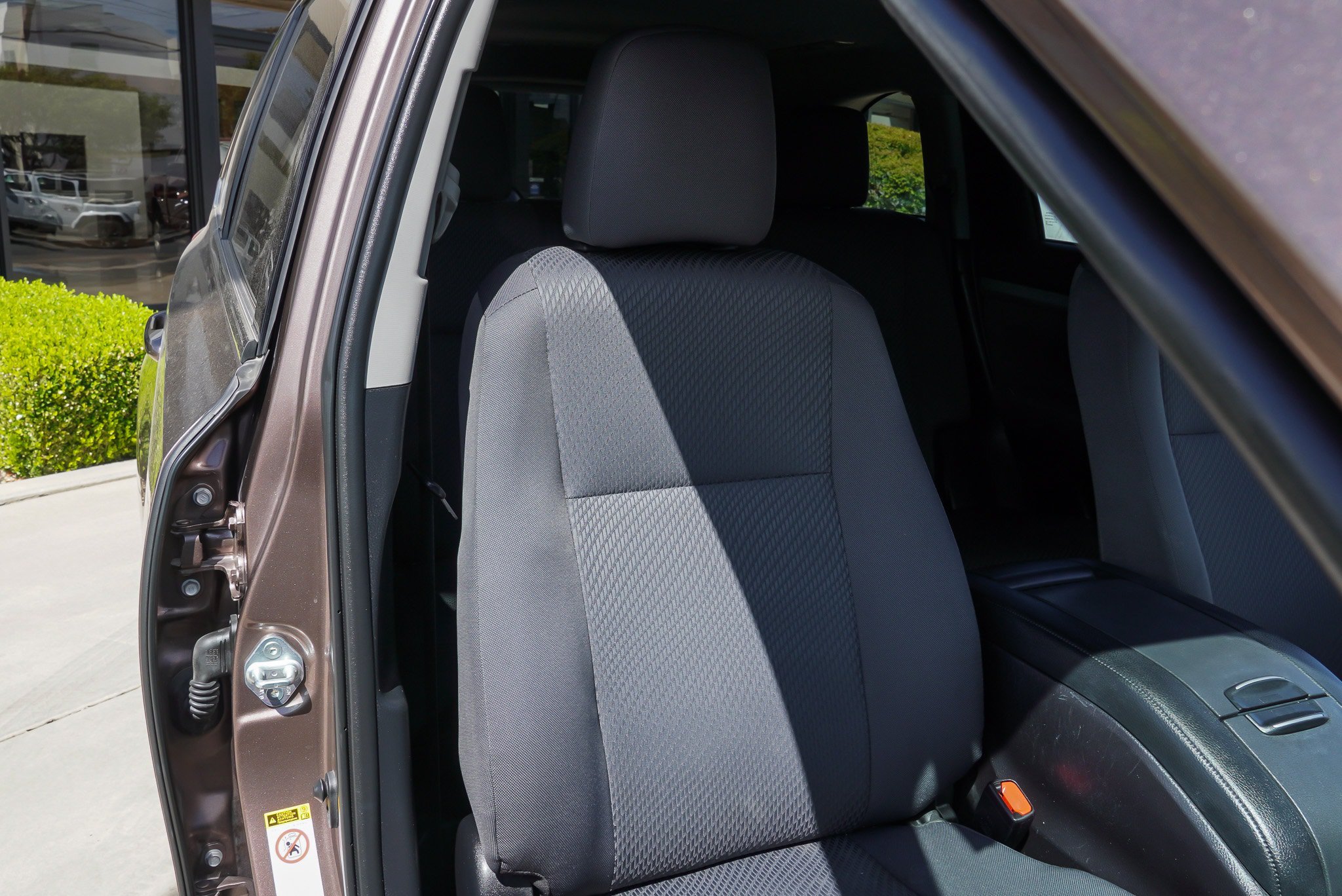 Used 2019 Toyota Highlander LE AWD/4WD image 24