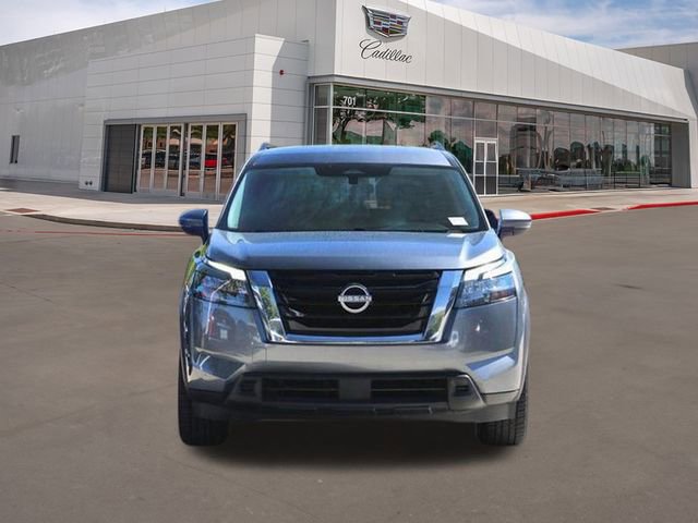 Used 2023 Nissan Pathfinder SV image 2