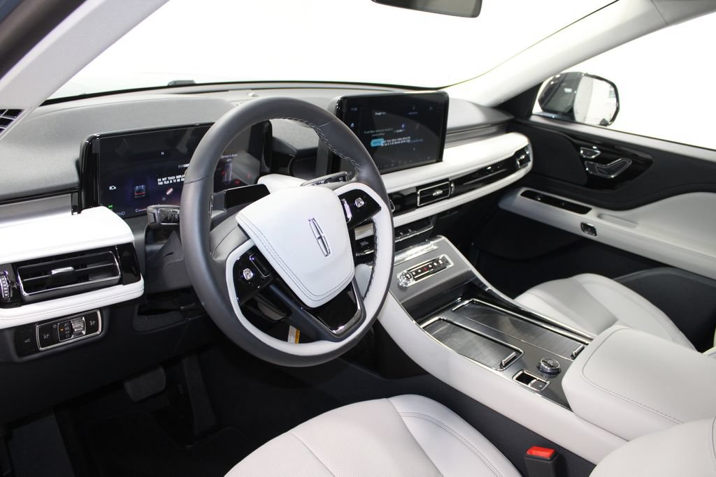 New 2026 Lincoln Aviator 2WD w/ Jet Appearance Package image 23