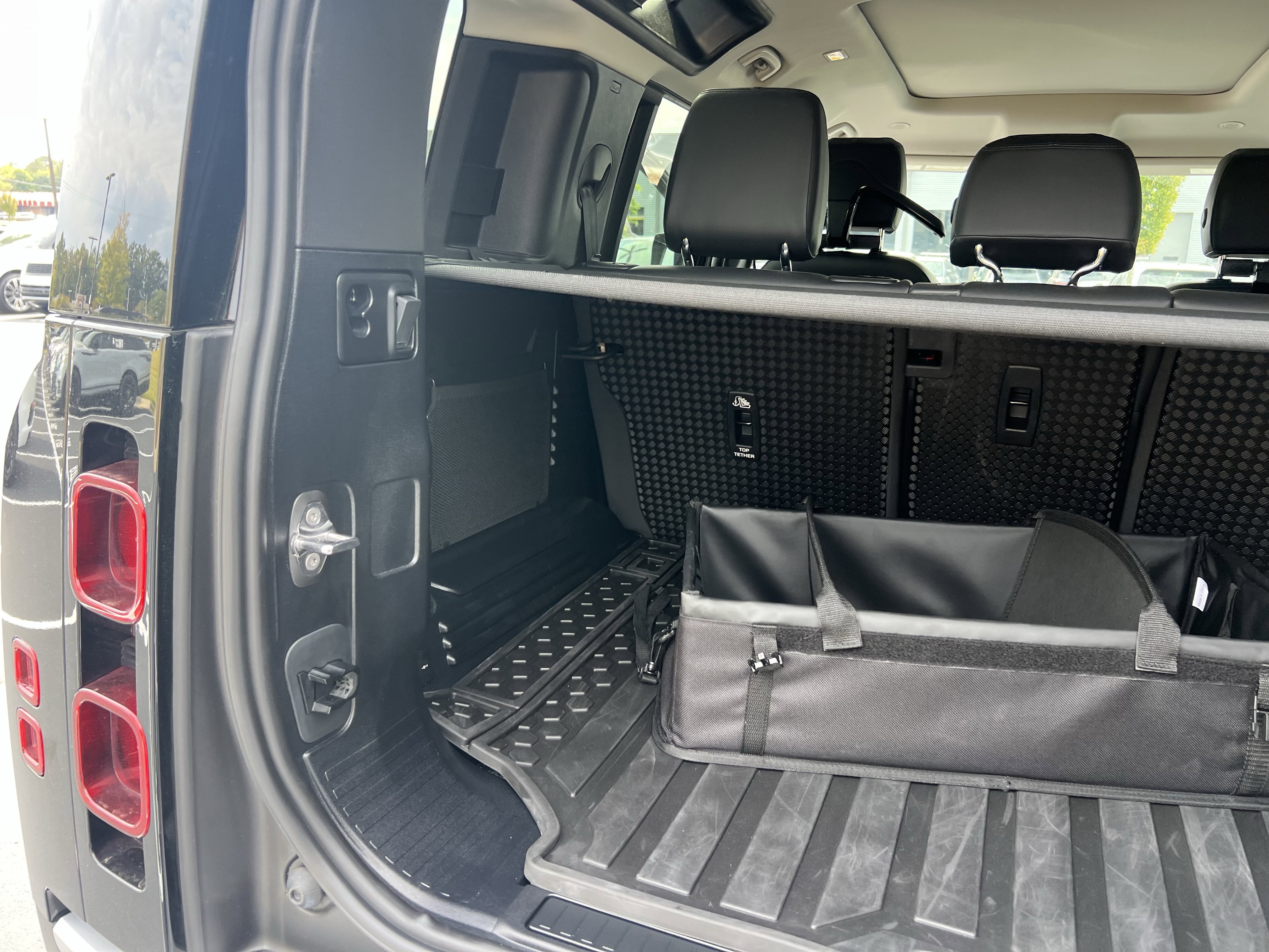 Used 2024 Land Rover Defender 110 S image 36