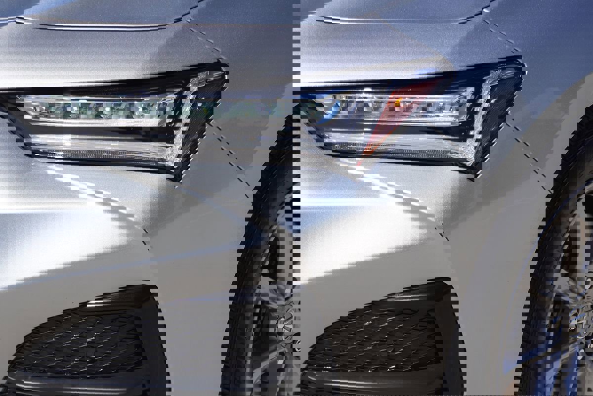 Used 2023 Acura TLX image 2