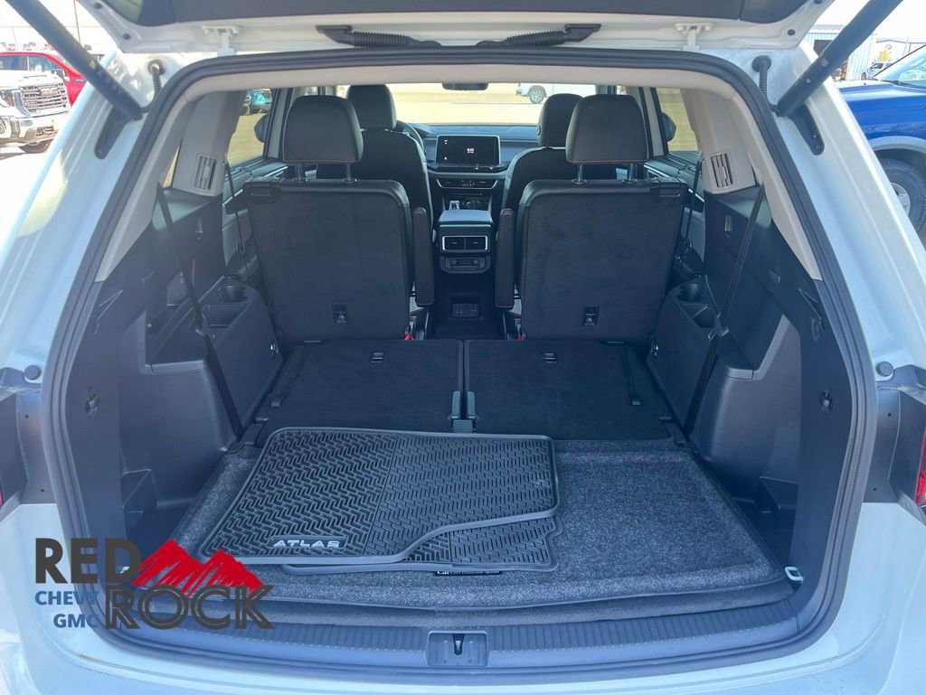 Used 2025 Volkswagen Atlas Peak Edition SE AWD/4WD image 9