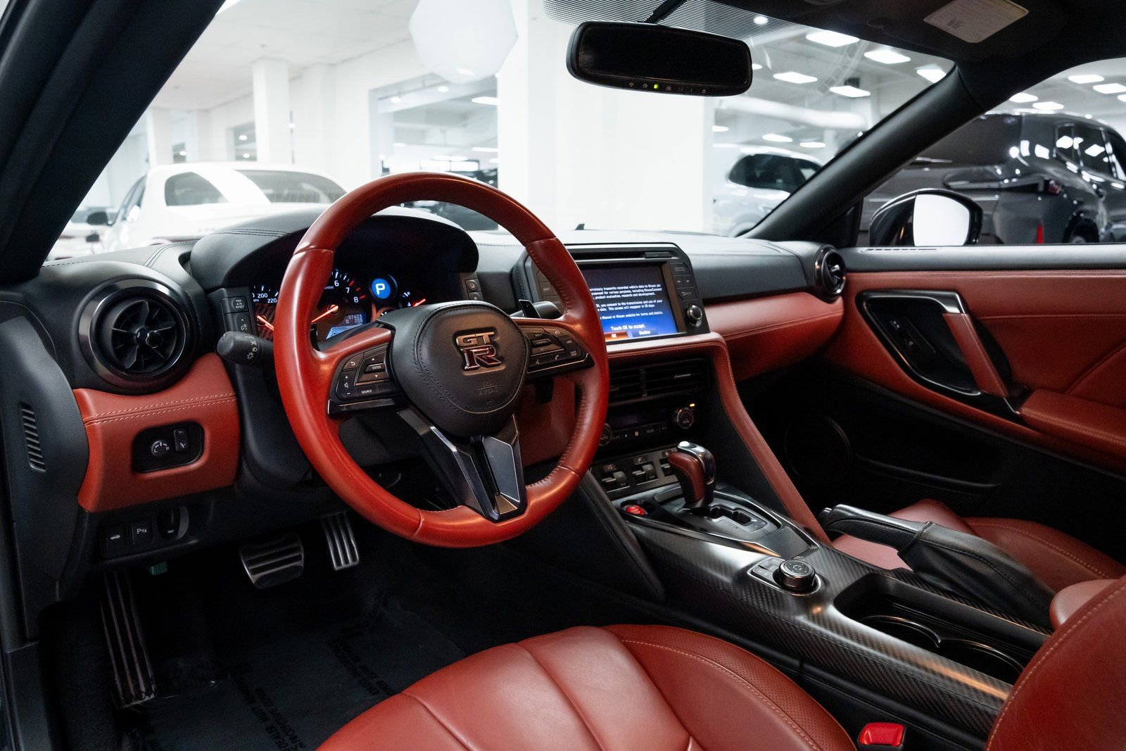 Used 2017 Nissan GT-R Premium w/ Premium Interior Package image 23