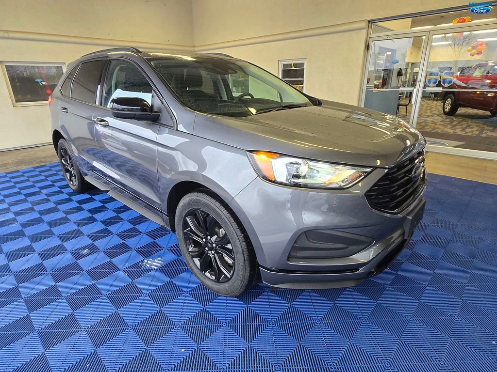 Used 2022 Ford Edge SE w/ Black Appearance Package