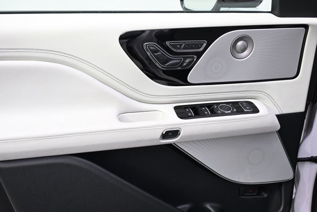 New 2026 Lincoln Aviator Black Label w/ Jet Appearance Package image 23