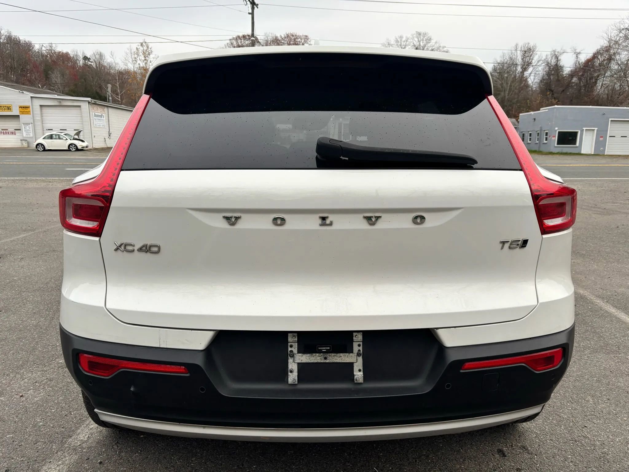 Used 2019 Volvo XC40 T5 Momentum image 8