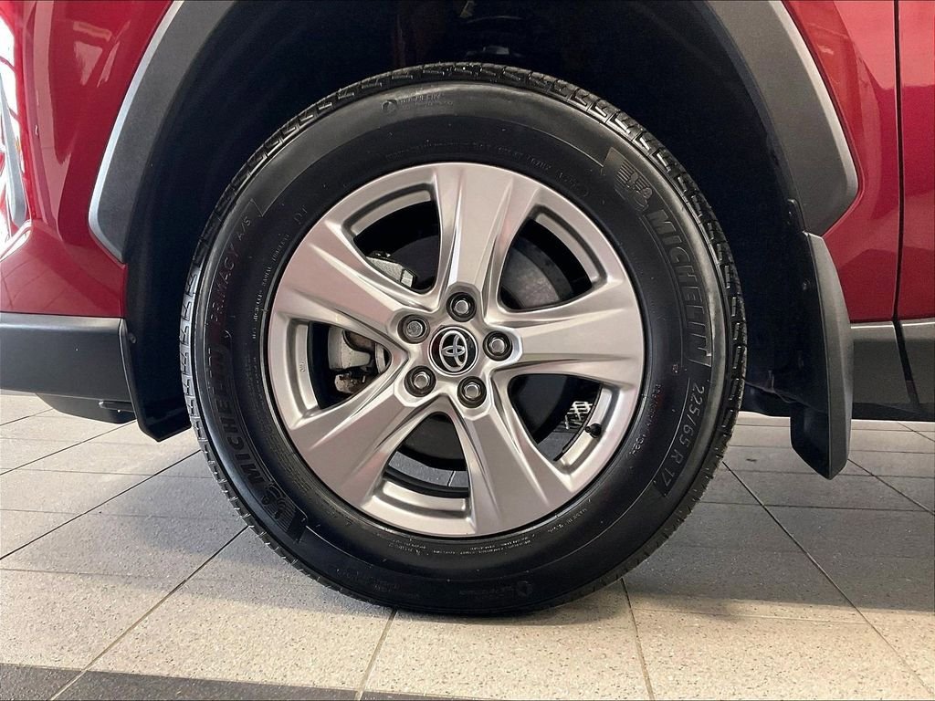 Used 2025 Toyota RAV4 XLE AWD/4WD image 7