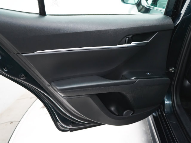 Used 2020 Toyota Camry SE w/ Convenience Package FWD image 12