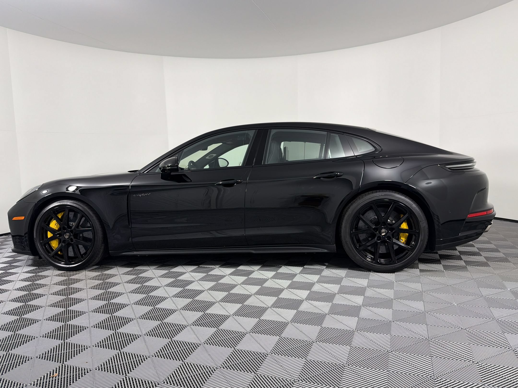 New 2026 Porsche Panamera 4 E-Hybrid AWD/4WD image 2