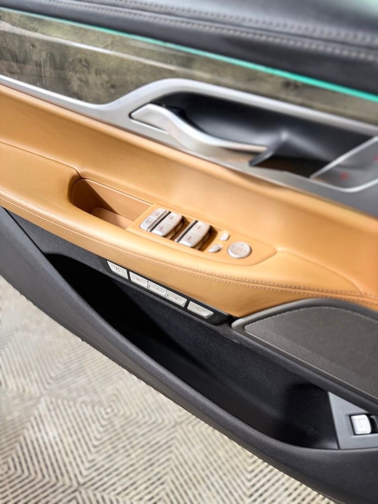 Used 2016 BMW 750i xDrive image 11