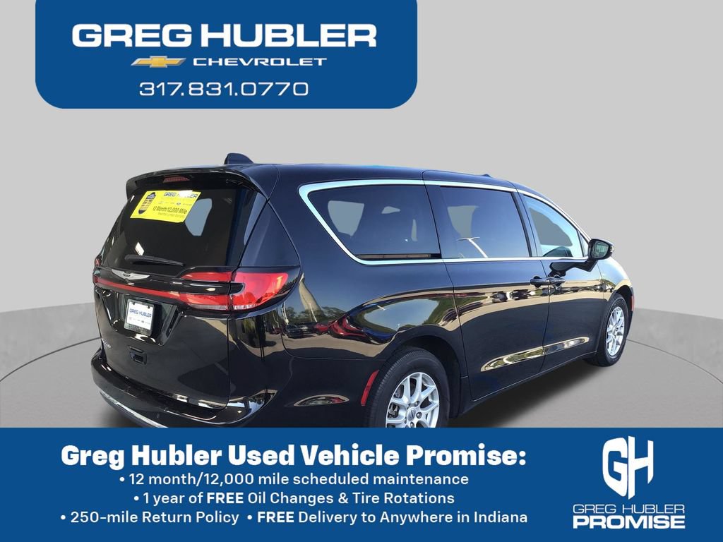 Used 2024 Chrysler Pacifica Touring-L FWD image 6