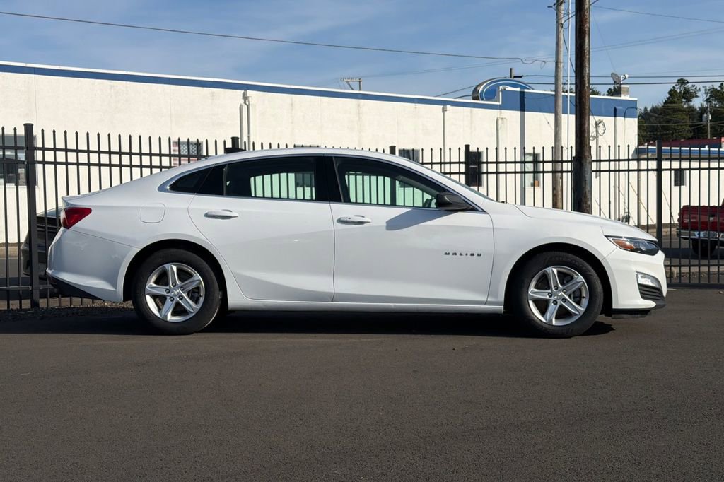 Used 2021 Chevrolet Malibu LS image 2