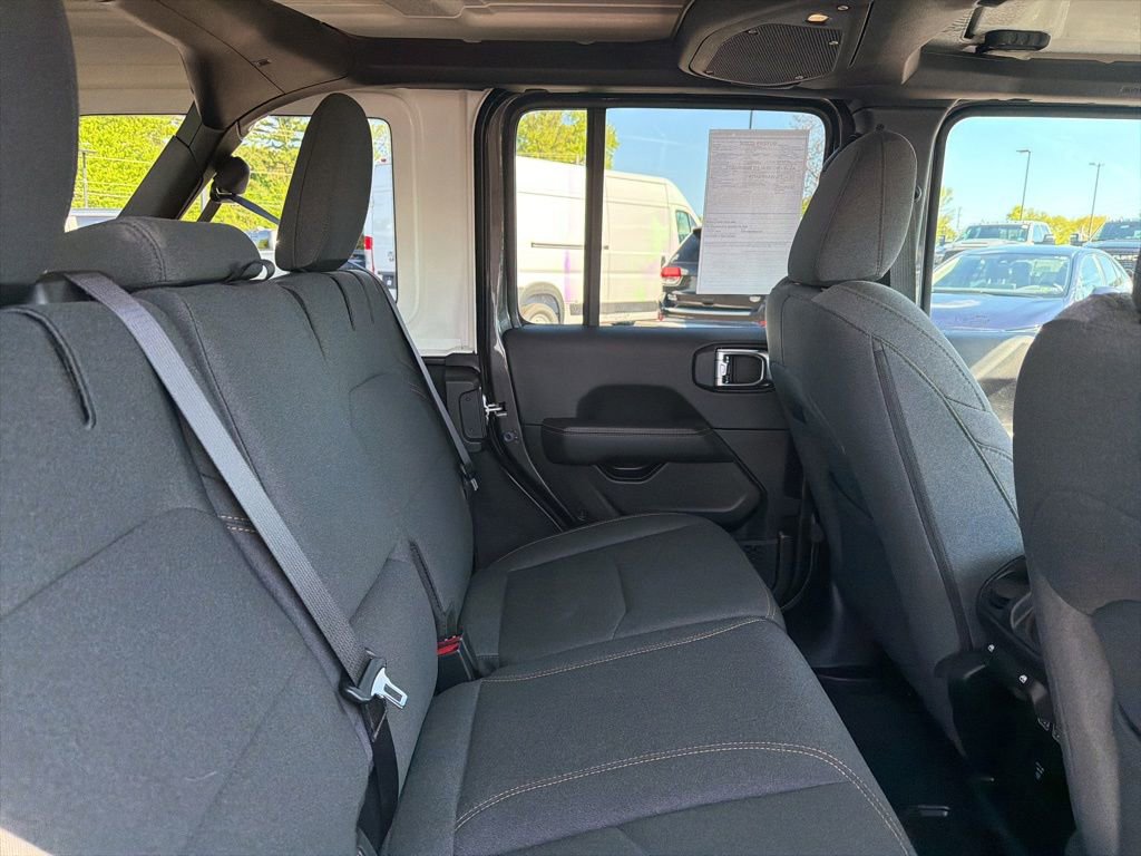 Certified 2025 Jeep Wrangler Unlimited Sahara AWD/4WD image 10