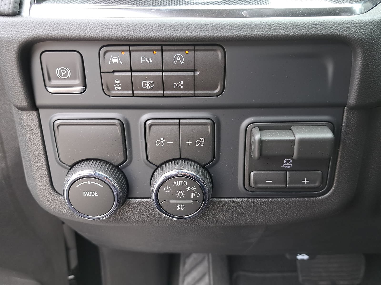 Used 2026 Chevrolet Suburban RST w/ Comfort Package RWD image 29
