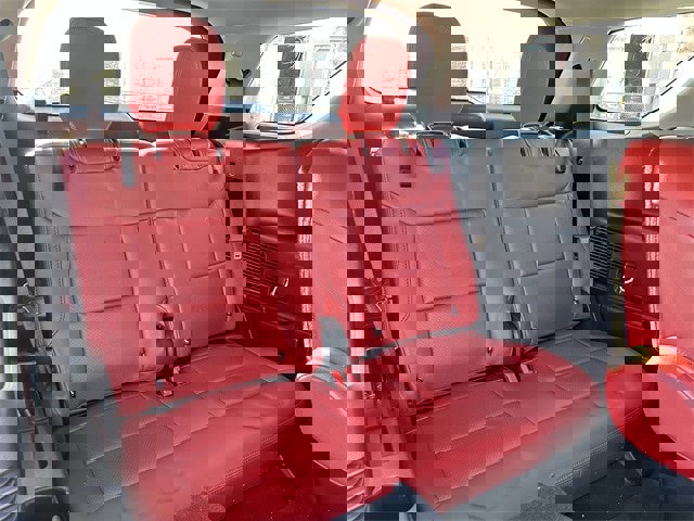 Used 2023 Ford Explorer XLT image 32