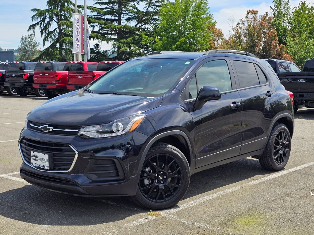 Used 2021 Chevrolet Trax LT w/ Premium Seat Package AWD/4WD image 1