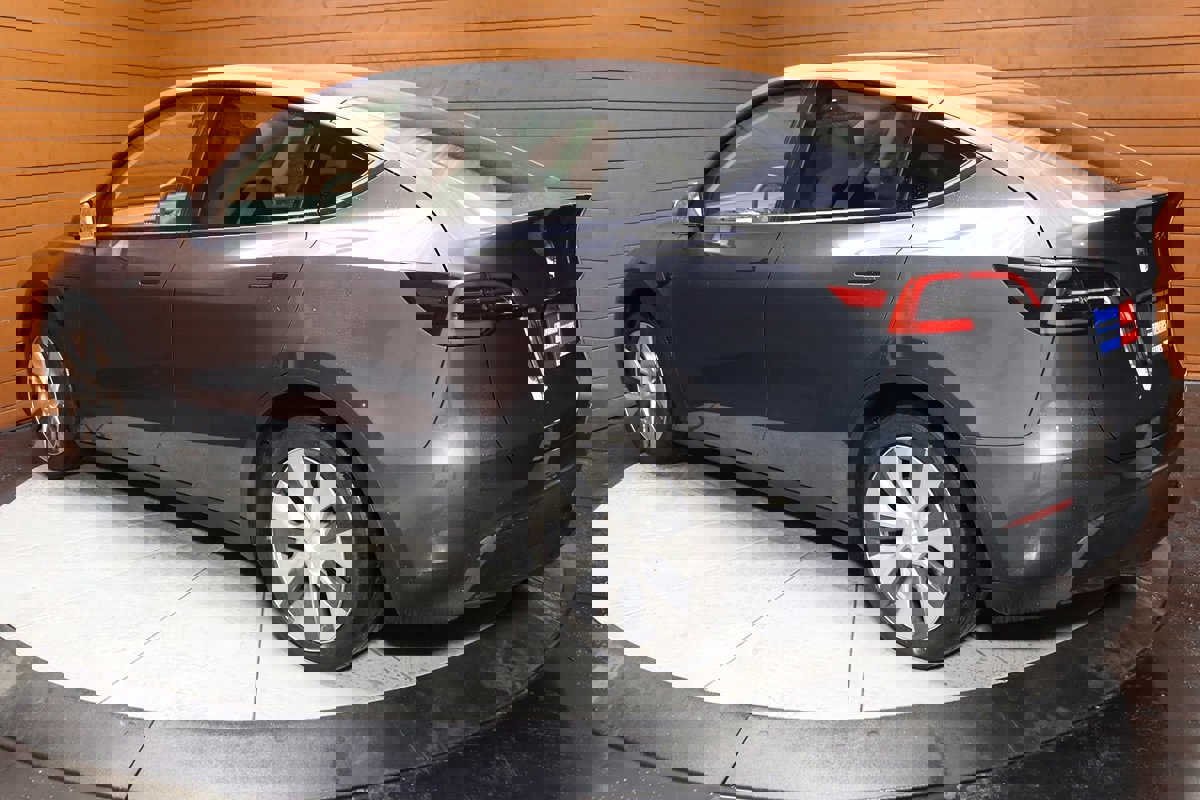 Used 2021 Tesla Model Y Long Range image 8