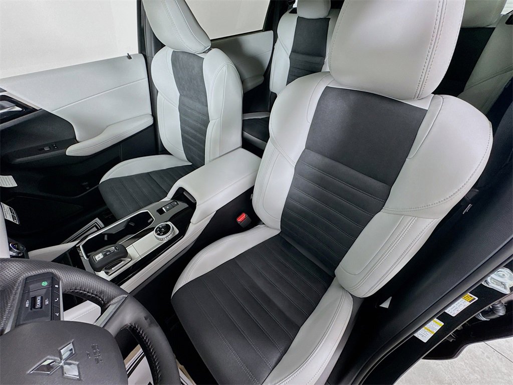 New 2025 Mitsubishi Outlander SE image 22
