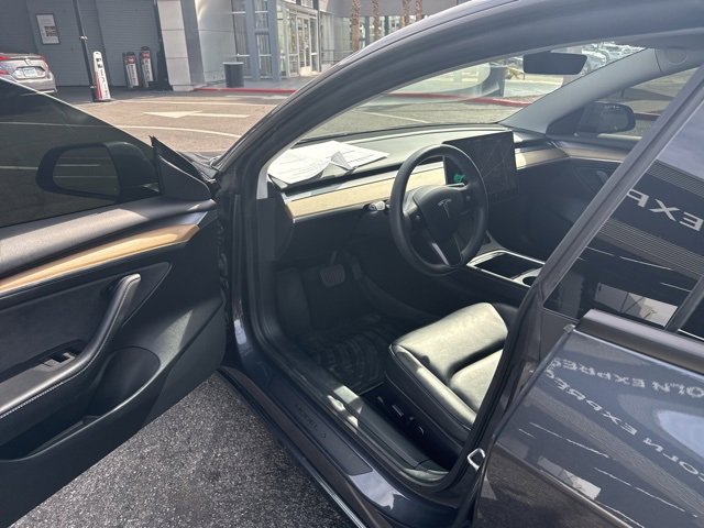 Used 2021 Tesla Model 3 Standard Range Plus image 9