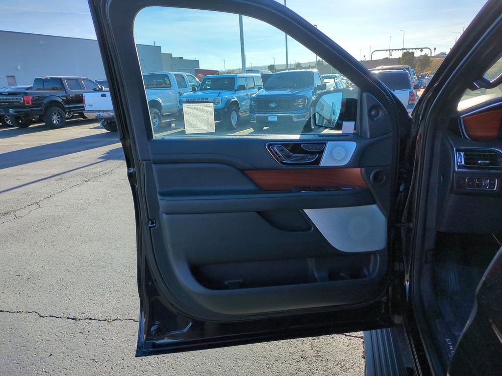 Used 2024 Lincoln Navigator Reserve AWD/4WD image 11