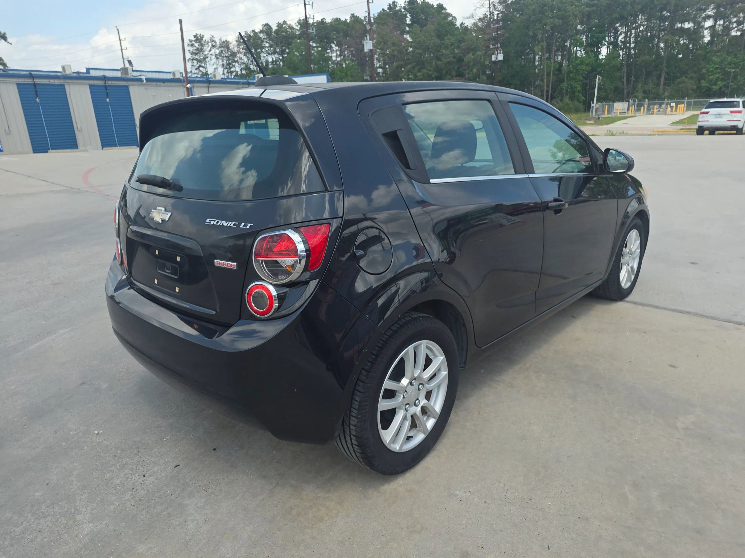 Used 2015 Chevrolet Sonic LT w/ Fun and Sun Package FWD image 15