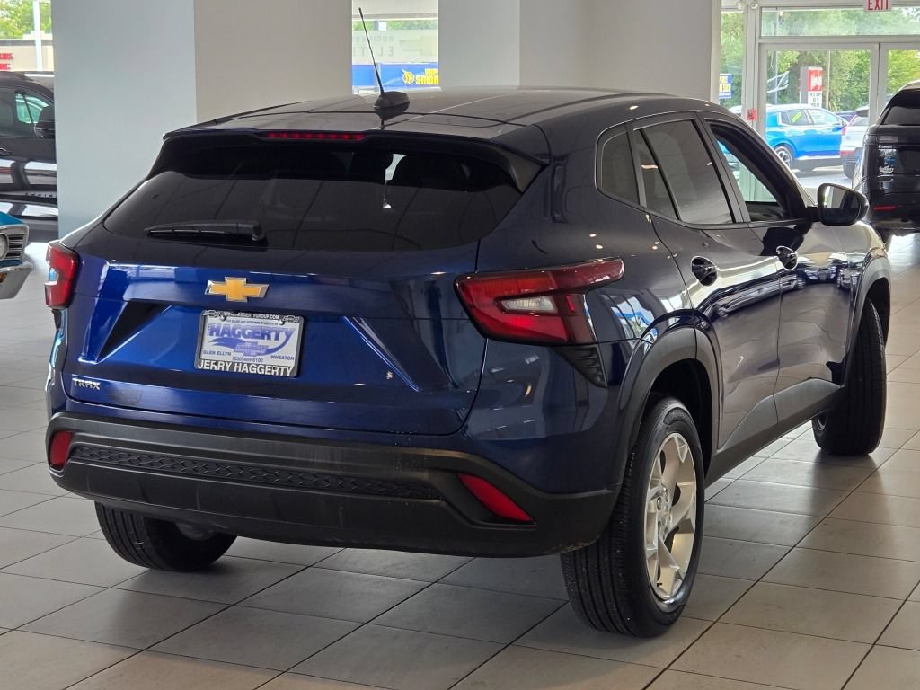 Certified 2024 Chevrolet Trax LS w/ LS Convenience Package FWD image 8