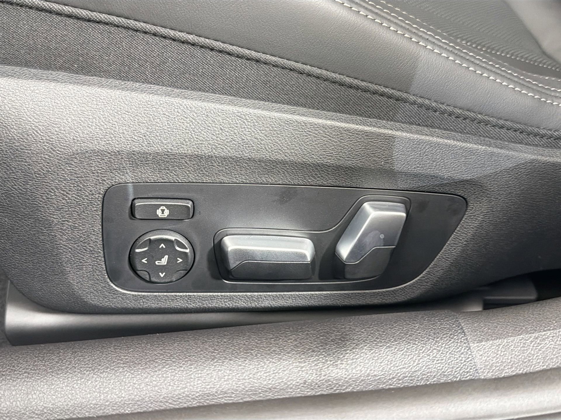 New 2026 BMW 840i xDrive image 18