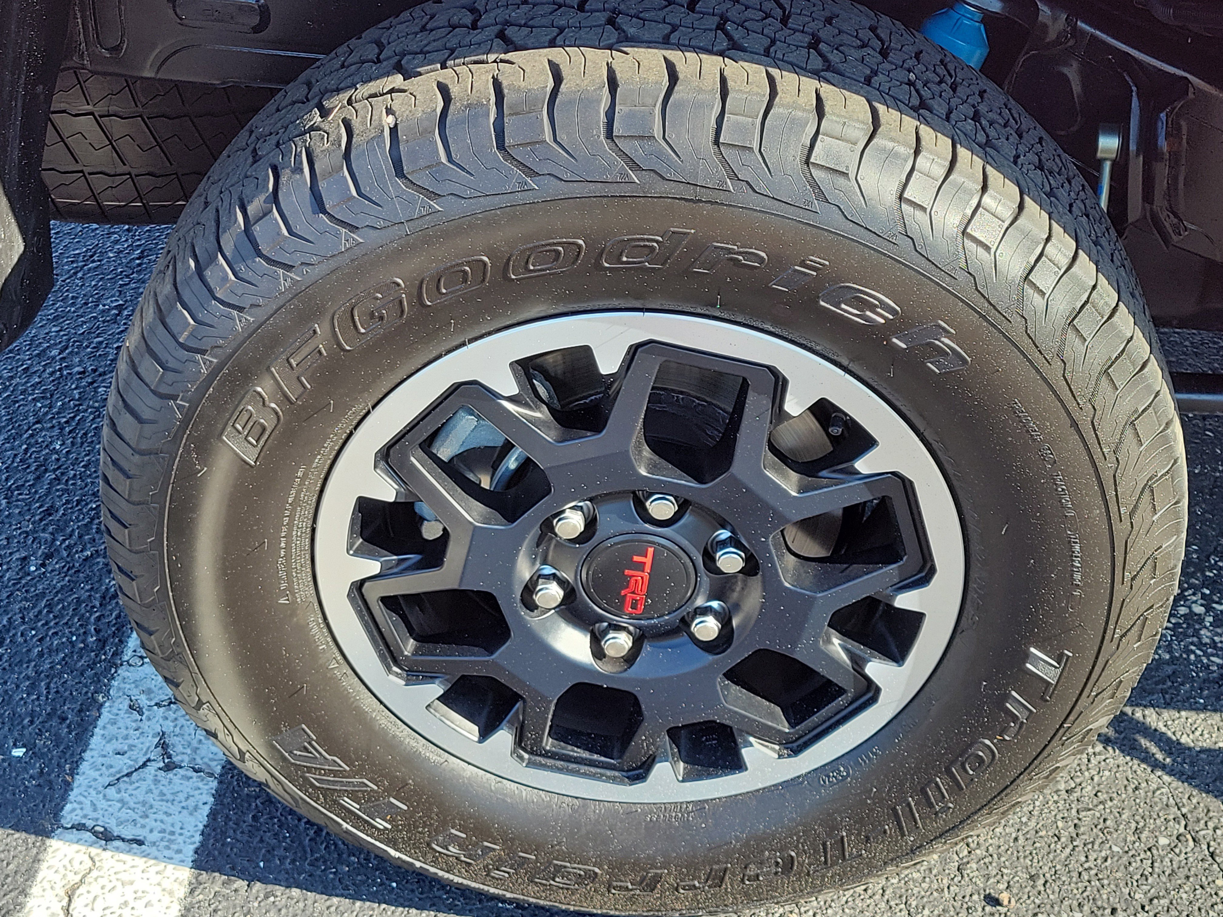 Used 2024 Toyota Tacoma TRD Off-Road image 10